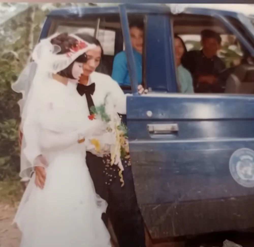 chu-chau-gap-nhau-trong-dem-trang-sang-va-dinh-menh-5-nam-sau-lam-vo-chong-1