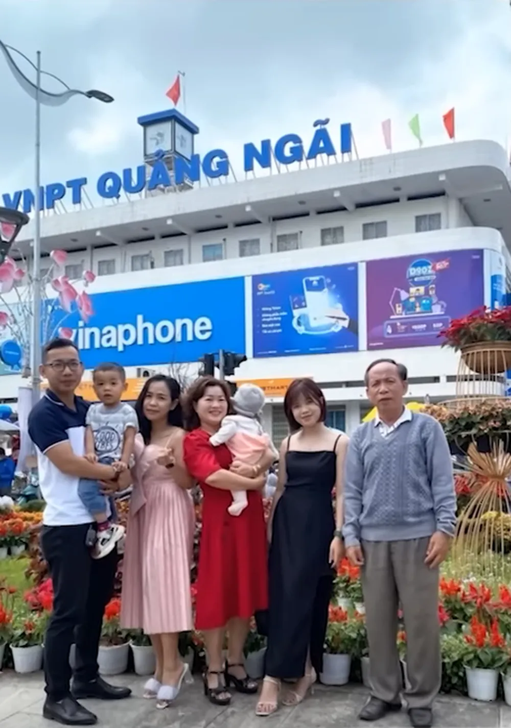 chu-chau-gap-nhau-trong-dem-trang-sang-va-dinh-menh-5-nam-sau-lam-vo-chong-6