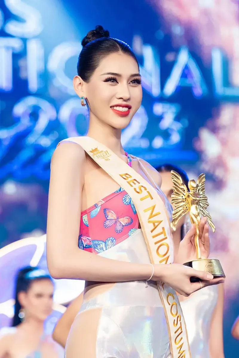 dang-anh-thi-sinh-viet-nam-dien-bikini-lo-cho-hiem-btc-cuoc-thi-sac-dep-quoc-te-nhan-mua-phan-no-4