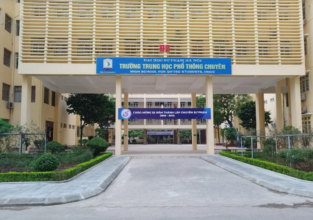 phu-huynh-hoc-sinh-ha-noi-bang-hoang-vi-ket-qua-tu-do-thanh-truot-chuyen-su-pham-2