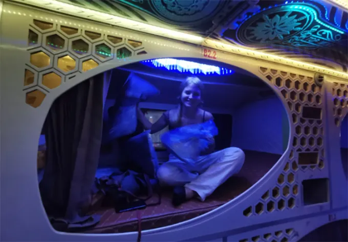 xe-giuong-nam-trong-mat-khach-tay-co-gi-ma-thot-len-an-toan-qua-2