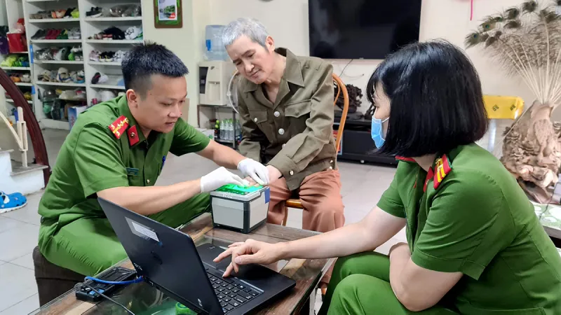 co-cccd-gan-chip-van-con-dung-cmnd-nhat-dinh-phai-lam-ngay-viec-nay-keo-chiu-thiet-2