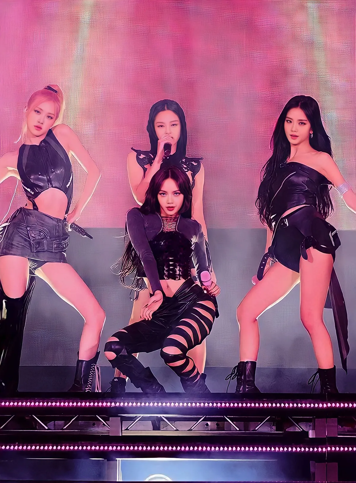 ai-bi-cam-tham-gia-concert-blackpink-o-ha-noi-luu-y-tranh-mat-tien-oan-3
