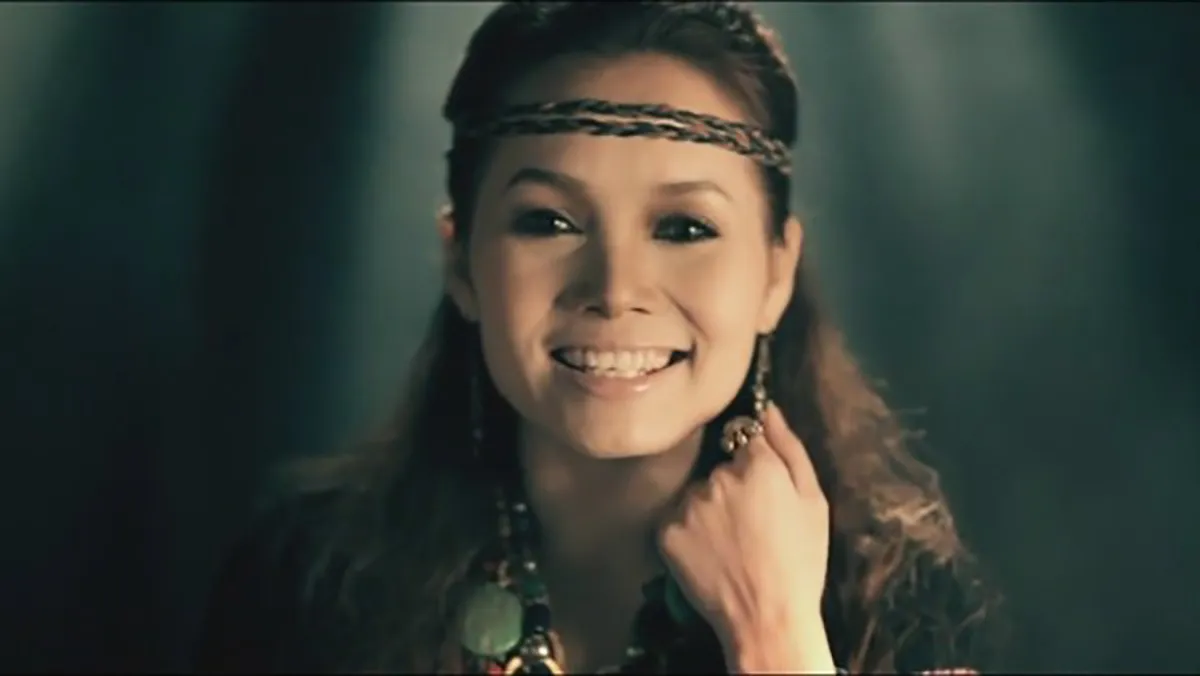 tinh-yeu-mau-nang-cuc-noi-10-nam-truoc-nhung-den-gio-nguoi-ta-moi-hieu-het-y-nghia-dang-sau-loi-bai-hat-1