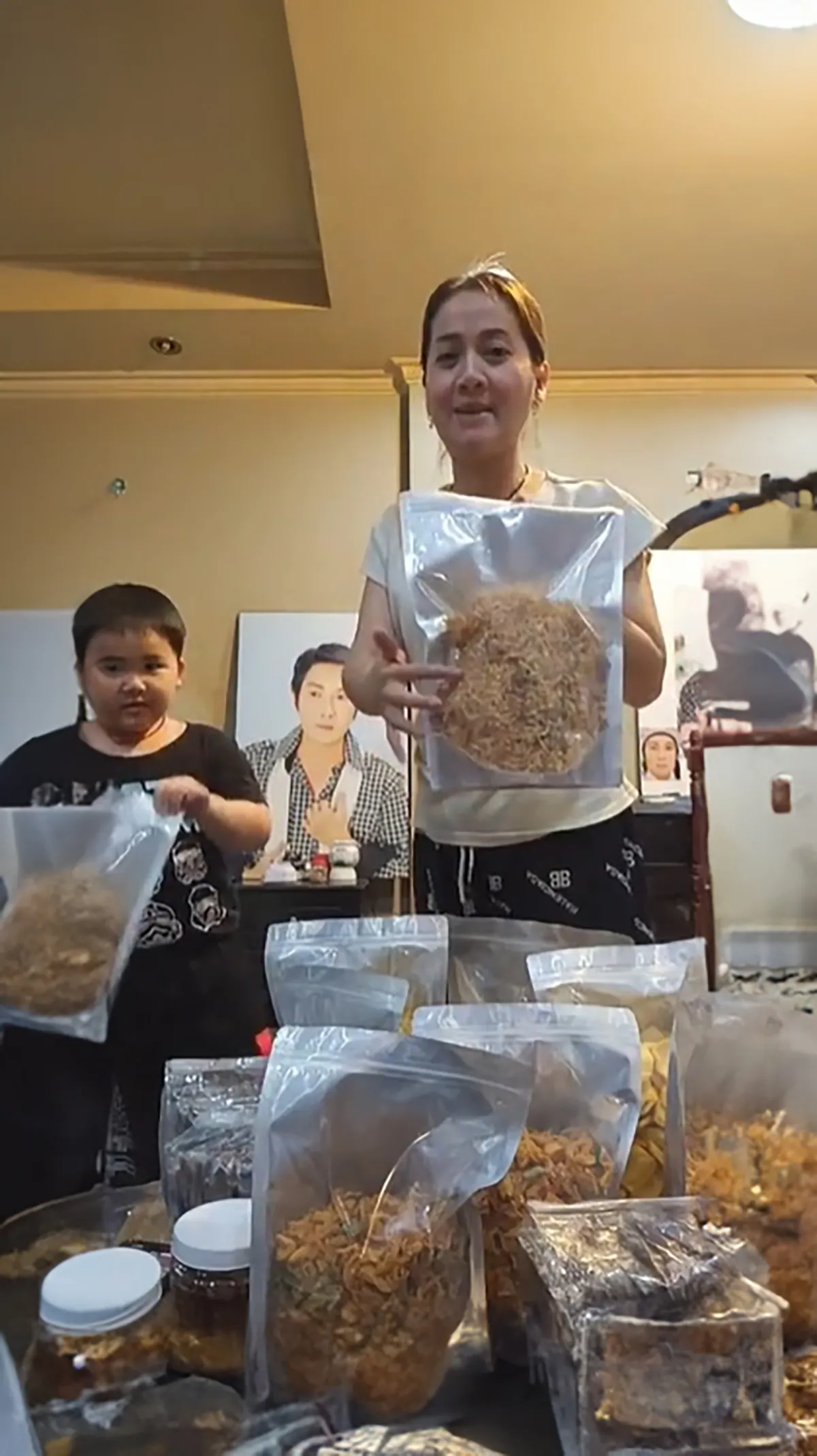 hong-loan-livestream-kiem-song-trong-phong-co-ns-vu-linh-mong-khong-ai-thuong-hai-toi-khong-muon-mac-no-ho-2