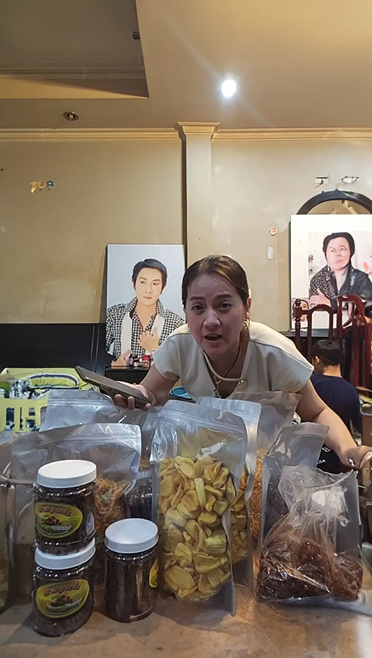 hong-loan-livestream-kiem-song-trong-phong-co-ns-vu-linh-mong-khong-ai-thuong-hai-toi-khong-muon-mac-no-ho-3