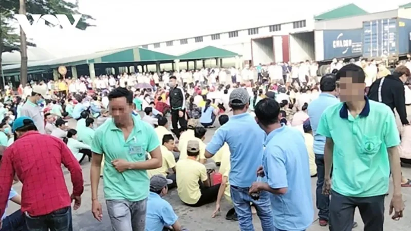 mot-cong-ty-o-binh-duong-thong-bao-moi-ve-vu-khong-phat-luong-thang-13-khien-cong-nhan-buc-xuc-1