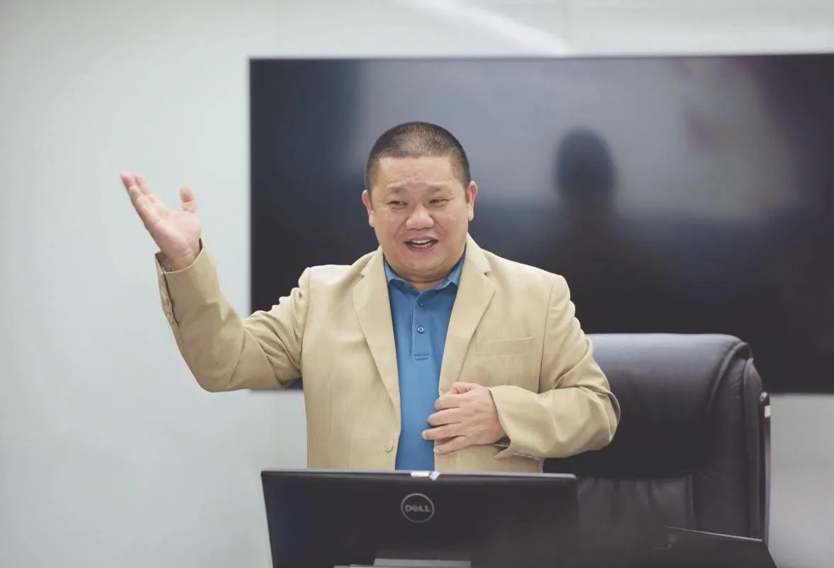 danh-tinh-5-dai-gia-tram-ty-nhung-khong-hoc-dai-hoc-co-1-nguoi-dua-bong-da-viet-nam-len-dinh-cao-7