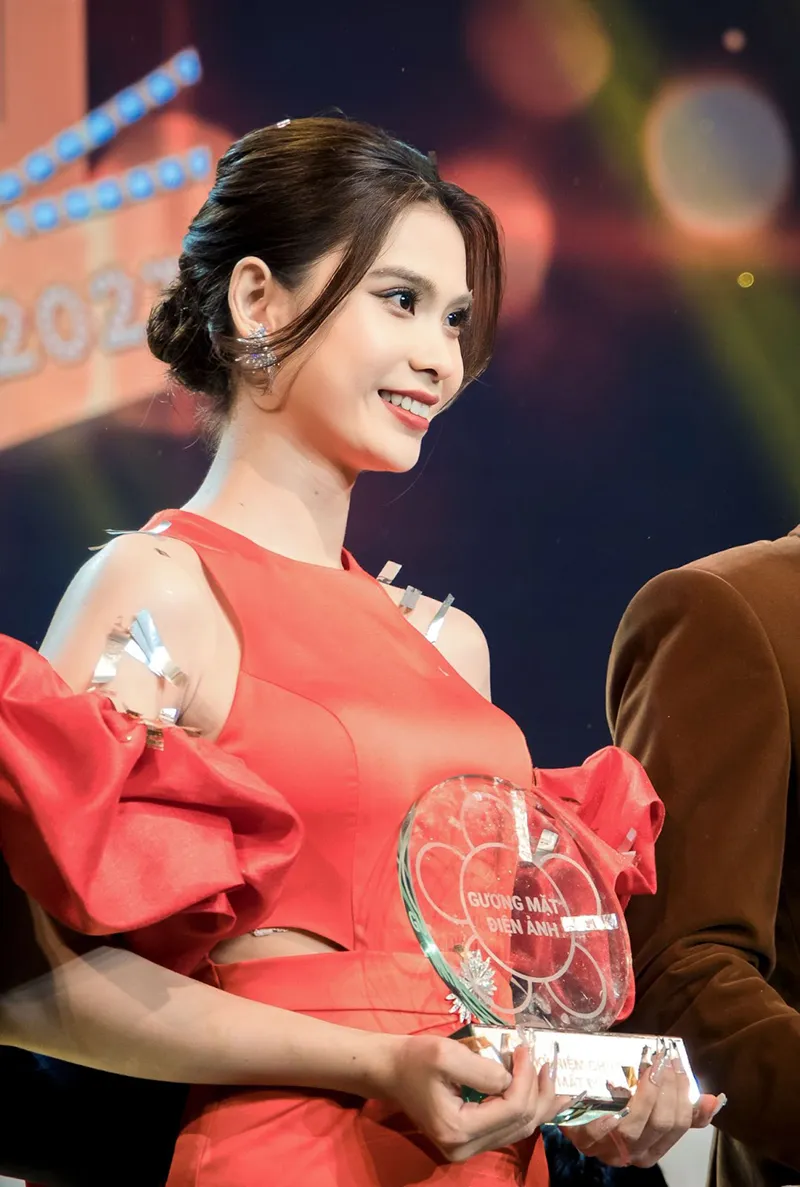 tram-anh-tung-bi-khinh-thuong-khi-dien-vai-quan-chung-nay-thanh-a-quan-guong-mat-dien-anh-