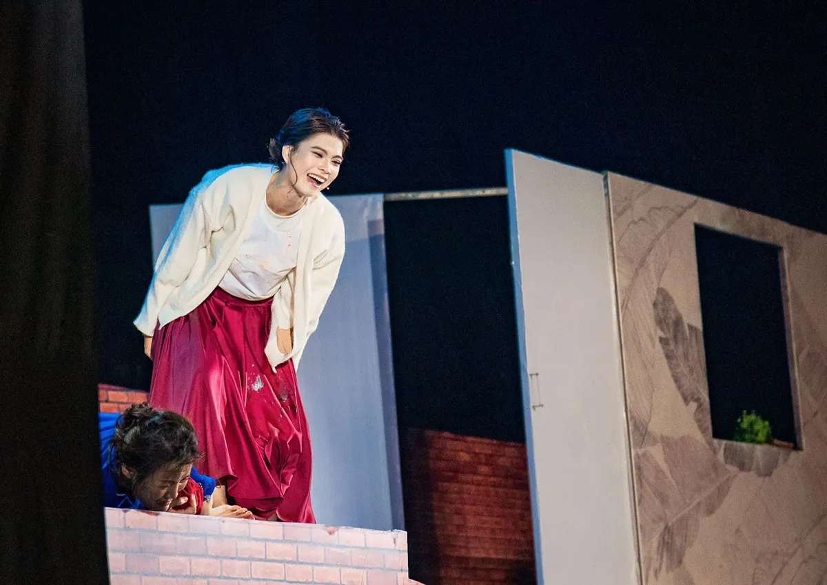 tram-anh-tung-bi-khinh-thuong-khi-dien-vai-quan-chung-nay-thanh-a-quan-guong-mat-dien-anh-4