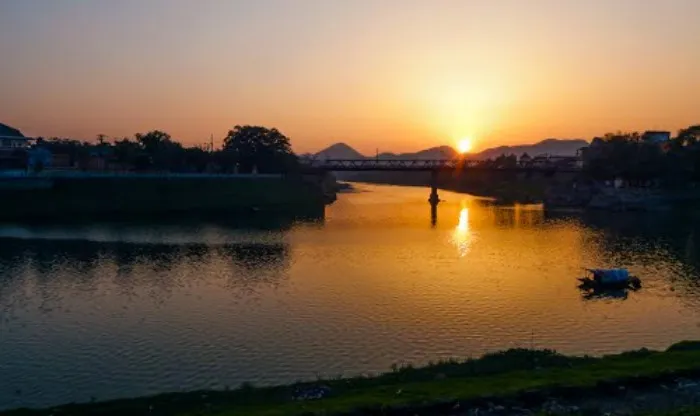 viet-nam-co-mot-dong-song-duy-nhat-chay-nguoc-thay-vi-do-ra-bien-dong-thi-chay-sang-trung-quoc-2
