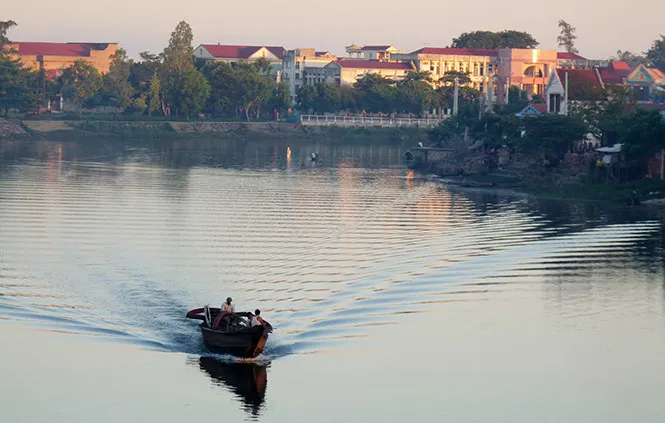 viet-nam-co-mot-dong-song-duy-nhat-chay-nguoc-thay-vi-do-ra-bien-dong-thi-chay-sang-trung-quoc-5