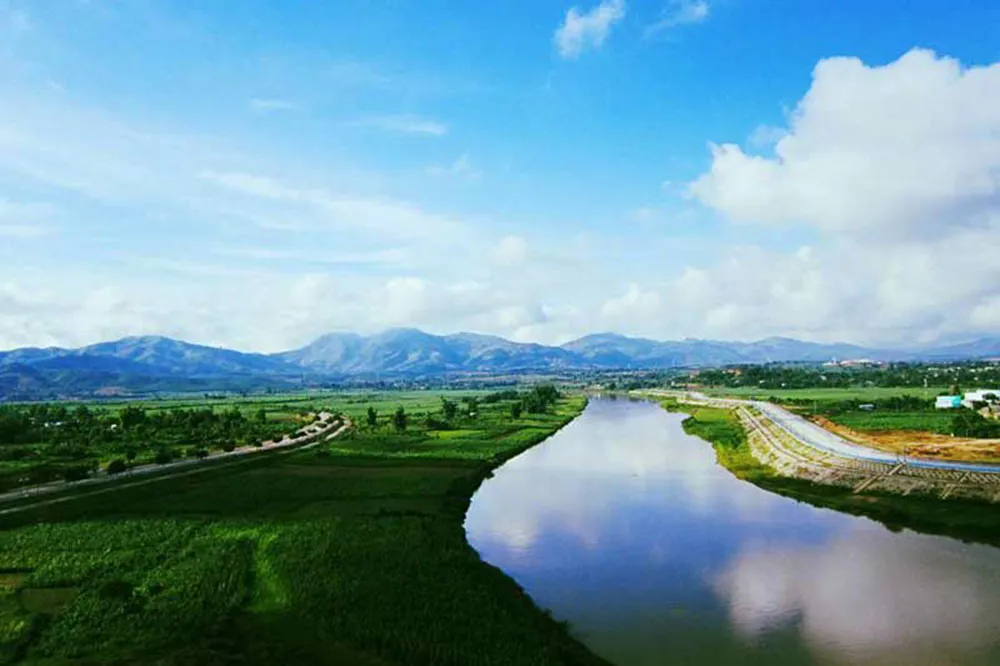 viet-nam-co-mot-dong-song-duy-nhat-chay-nguoc-thay-vi-do-ra-bien-dong-thi-chay-sang-trung-quoc-7