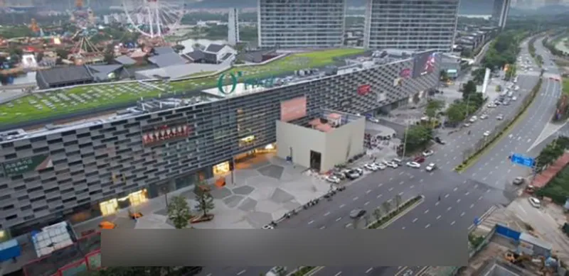 bi-an-can-nha-nam-giua-trung-tam-thuong-mai-nhieu-nam-tha-chiu-canh-ngot-ngat-chu-quyet-khong-di-doi-5