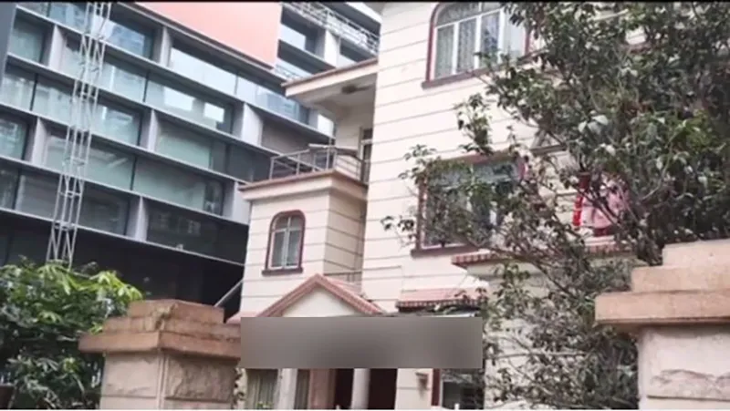 bi-an-can-nha-nam-giua-trung-tam-thuong-mai-nhieu-nam-tha-chiu-canh-ngot-ngat-chu-quyet-khong-di-doi-7