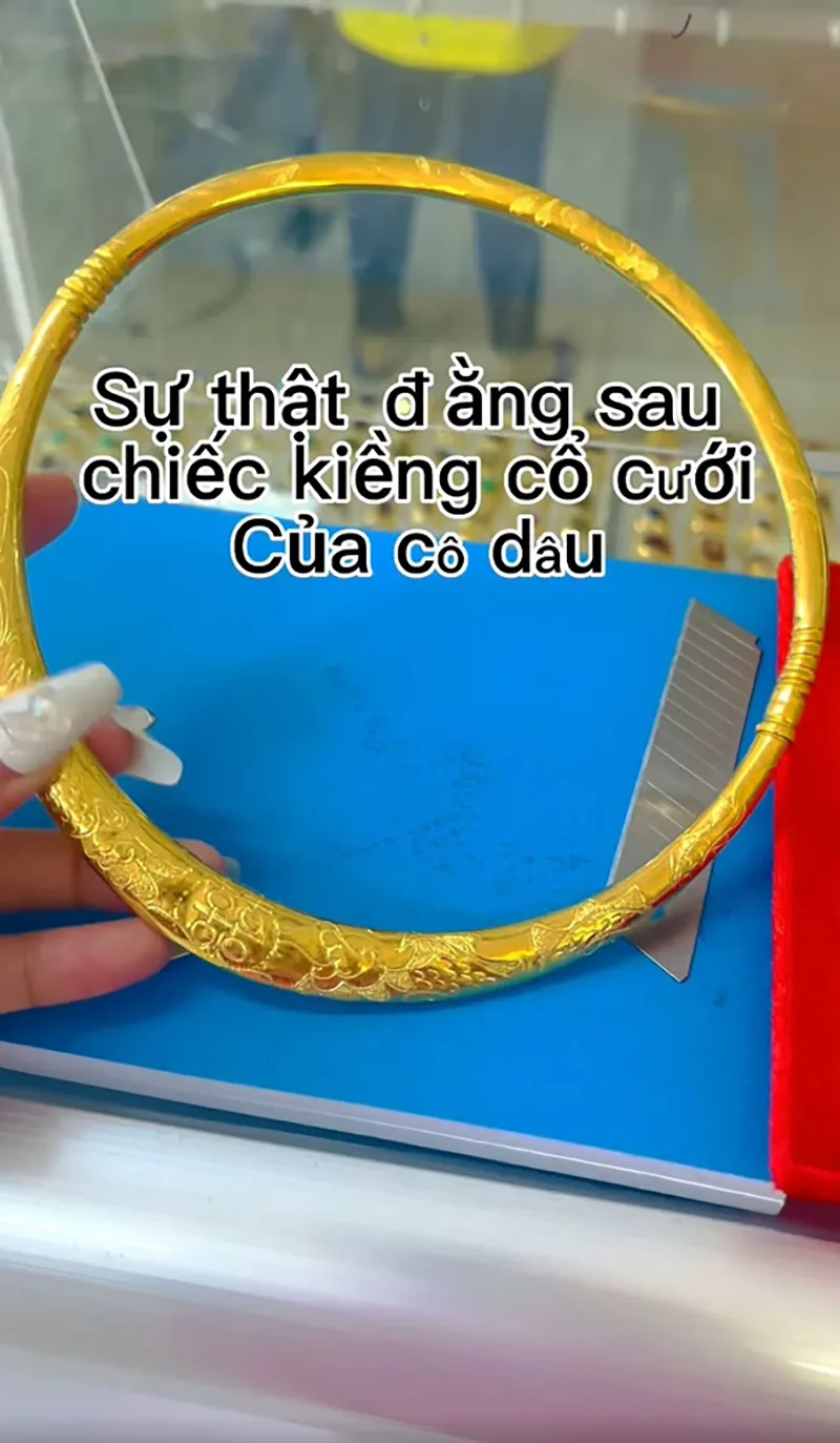 su-that-dang-sau-nhung-chiec-kieng-co-cuoi-cua-co-dau-hoa-ra-truoc-gio-deu-nghi-sai-1