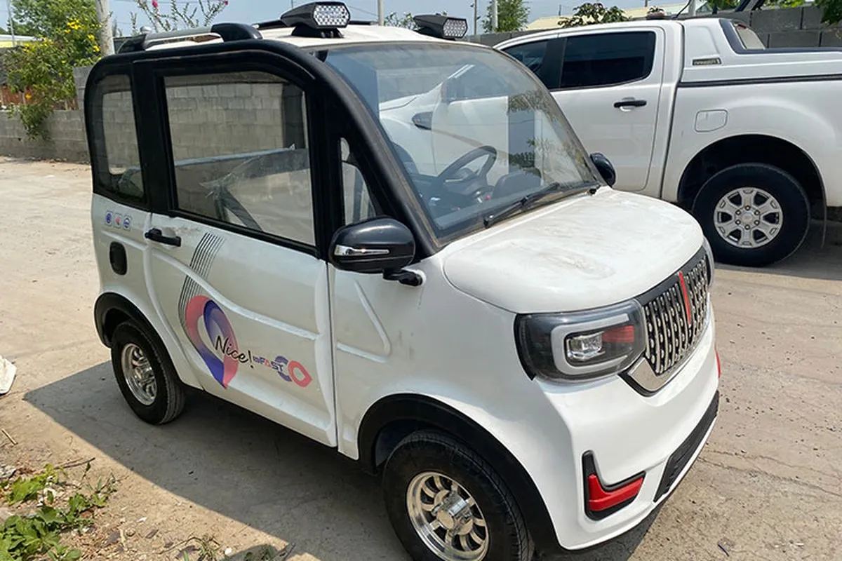 can-canh-xe-o-to-dien-mini-cua-trung-quoc-ban-tran-lan-tai-viet-nam-het-suc-can-than-keo-thiet-thoi-10