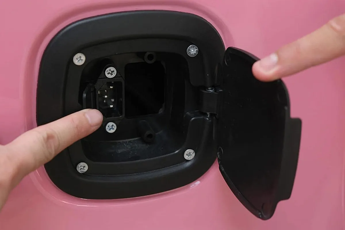 can-canh-xe-o-to-dien-mini-cua-trung-quoc-ban-tran-lan-tai-viet-nam-het-suc-can-than-keo-thiet-thoi-4