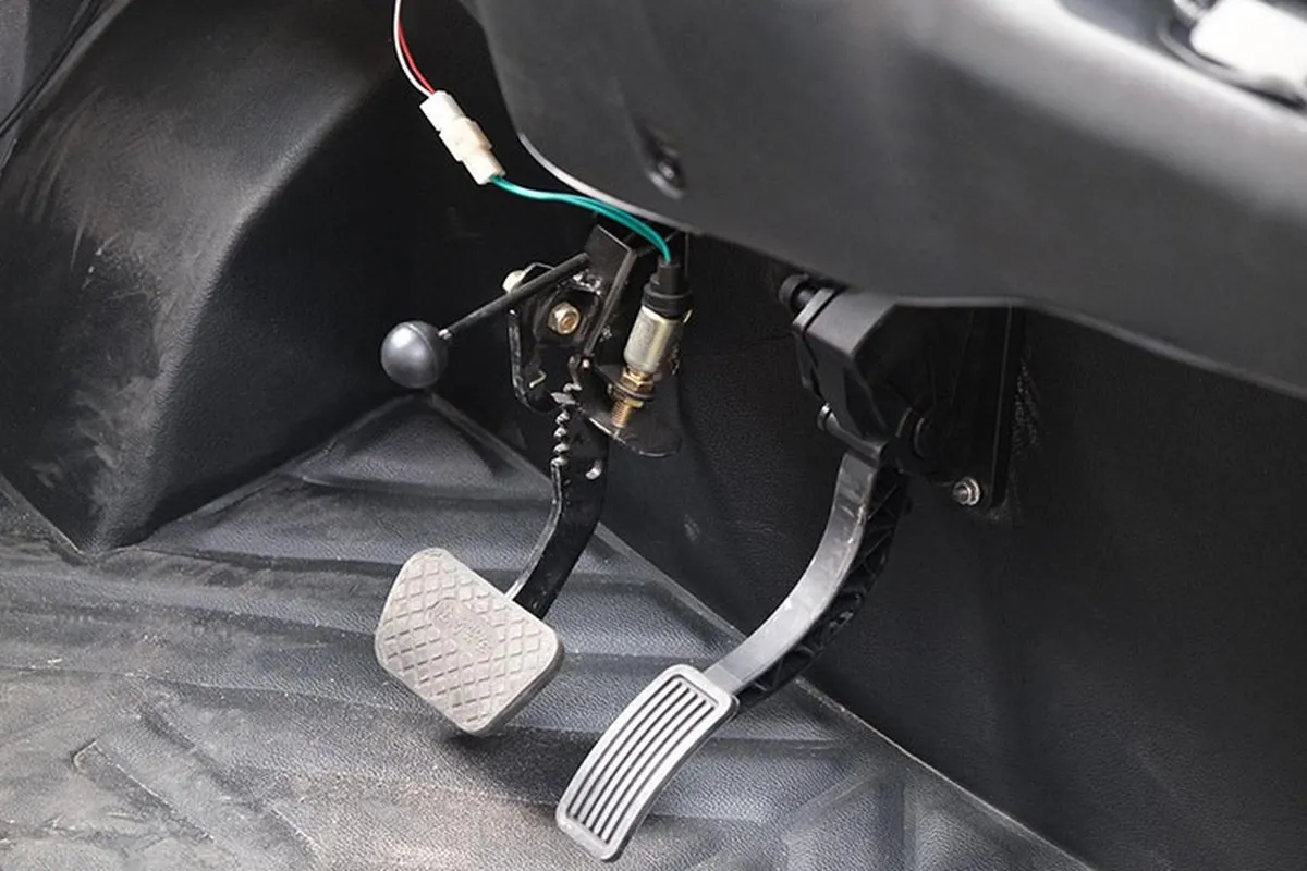 can-canh-xe-o-to-dien-mini-cua-trung-quoc-ban-tran-lan-tai-viet-nam-het-suc-can-than-keo-thiet-thoi-8