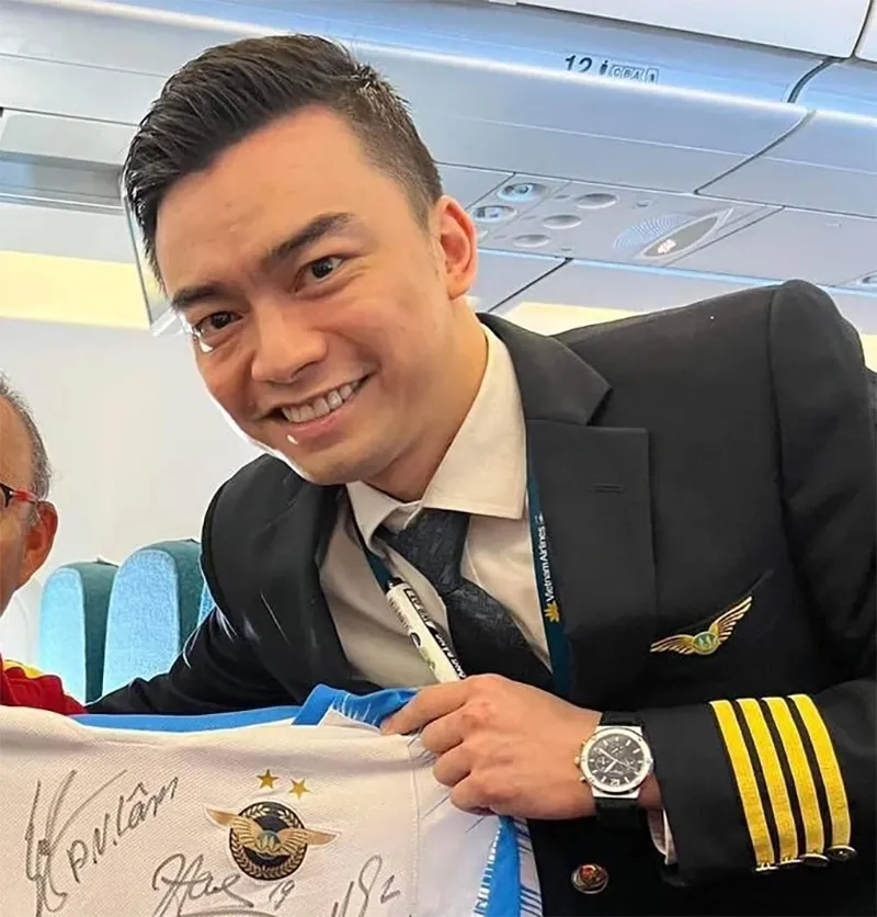 hang-bay-cua-viet-nam-quyet-dinh-sa-thai-co-truong-pham-ha-duy-sau-lum-xum-1