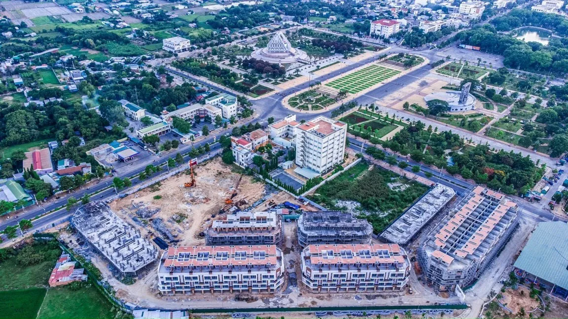 thanh-pho-co-ten-dai-nhat-viet-nam-voi-16-ky-tu-noi-co-lang-gom-co-nhat-dong-nam-a-1