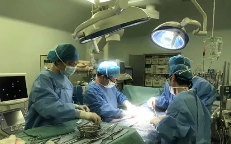 be-gai-13-tuoi-o-kien-giang-gap-chuyen-khong-may-sau-khi-an-ca-lau-kieng-2