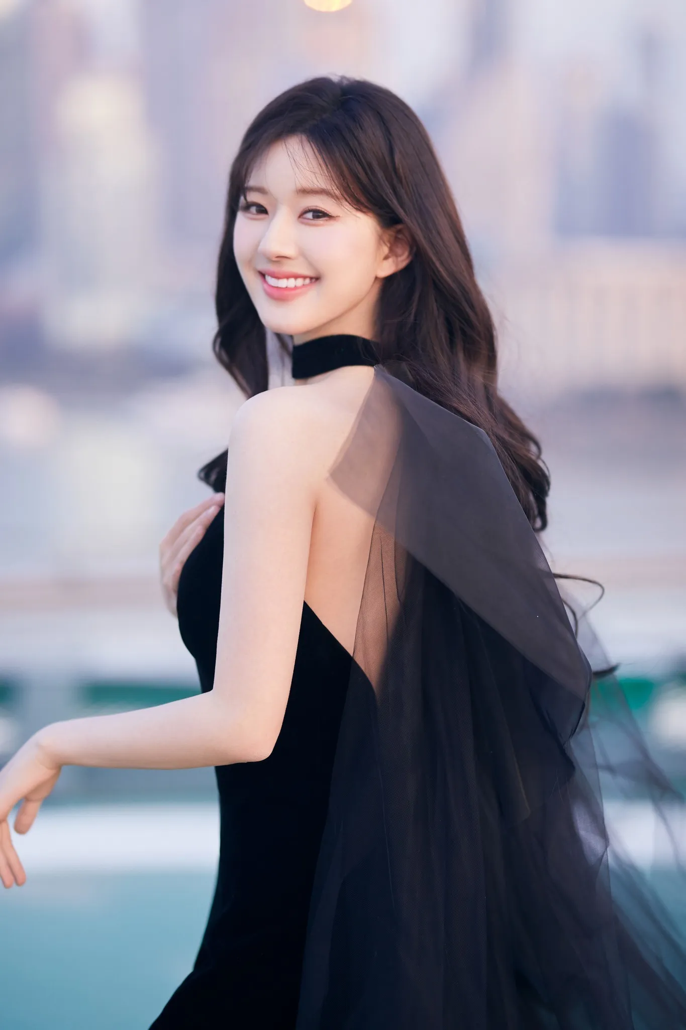 mot-sao-nu-phim-noi-tieng-bi-don-la-tieu-tam-ra-tay-tac-dong-nhan-vien-make-up-6