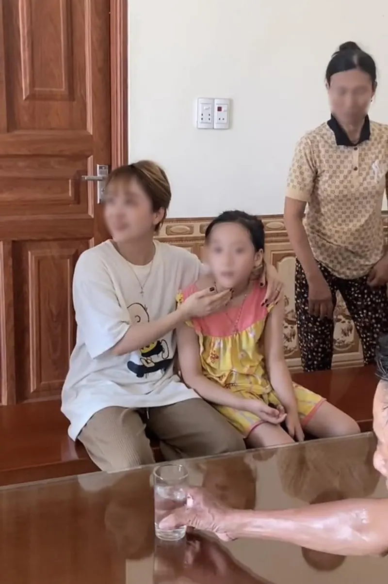 nguoi-me-di-nhat-8-nam-den-khi-ve-nha-con-gai-khong-nhan-ra-2