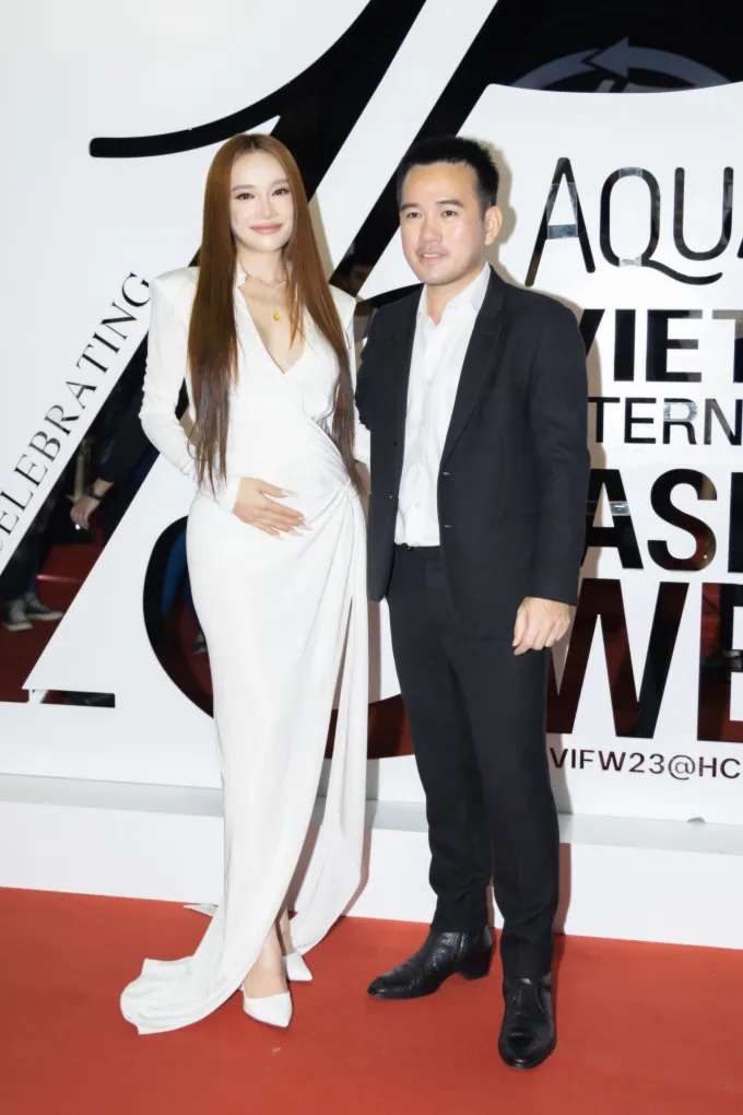 nha-phuong-tai-xuat-tham-do-sau-khi-mang-thai-lan-2-do-sac-cung-dan-hau-noi-tieng-1