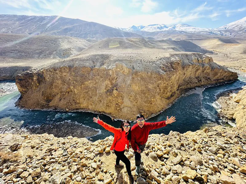 danh-tinh-chang-trai-dem-het-tai-san-danh-dum-ru-ban-gai-du-lich-195-nuoc-muon-tieu-het-tien-2