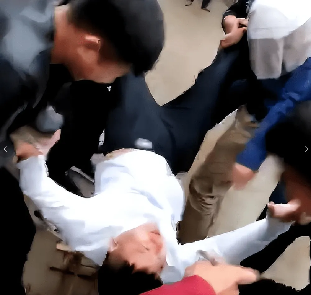 dam-cuoi-bong-hoa-tang-su-chi-vi-mot-hu-tuc-hoang-duong-chu-re-24-tuoi-phai-tra-gia-dat-3