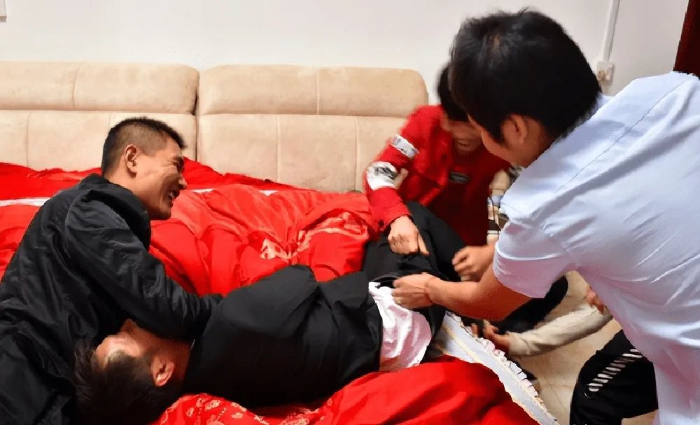 dam-cuoi-bong-hoa-tang-su-chi-vi-mot-hu-tuc-hoang-duong-chu-re-24-tuoi-phai-tra-gia-dat-7