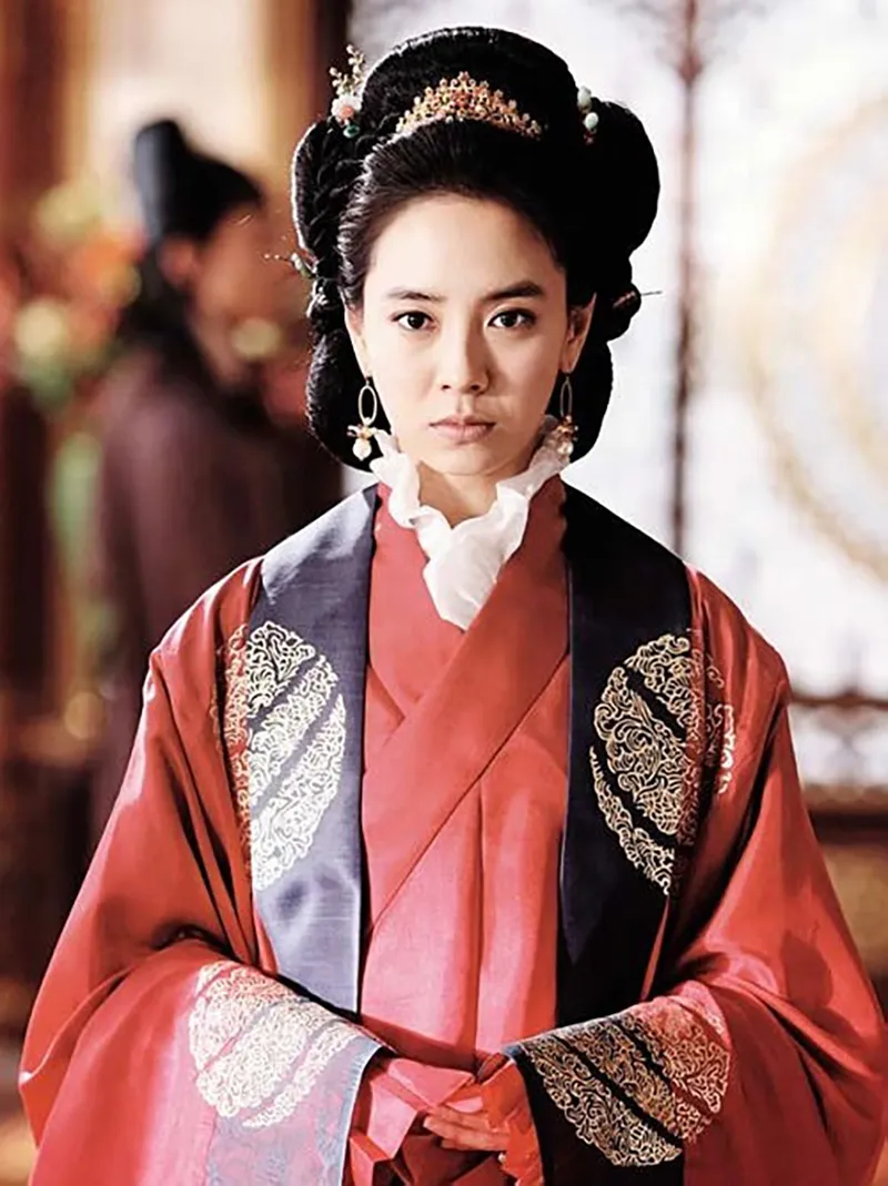 song-ji-hyo-tung-dong-phim-18-bi-vach-tran-gia-the-khung-sau-22-di-dien-moi-biet-su-that-7