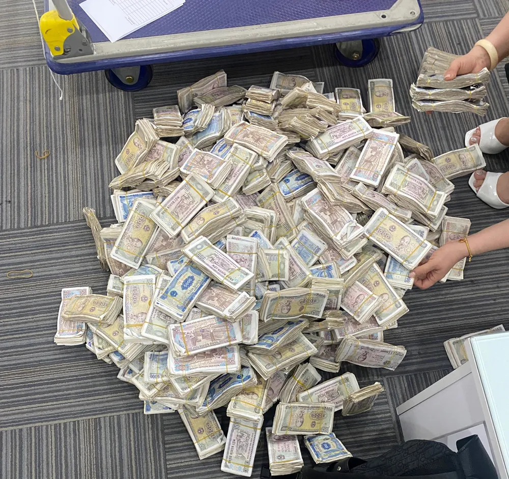 tiet-kiem-an-sang-3-nam-nguoi-dan-ong-vac-ca-bao-tien-le-den-ngan-hang-biet-duoc-so-tien-ai-cung-hoang-1