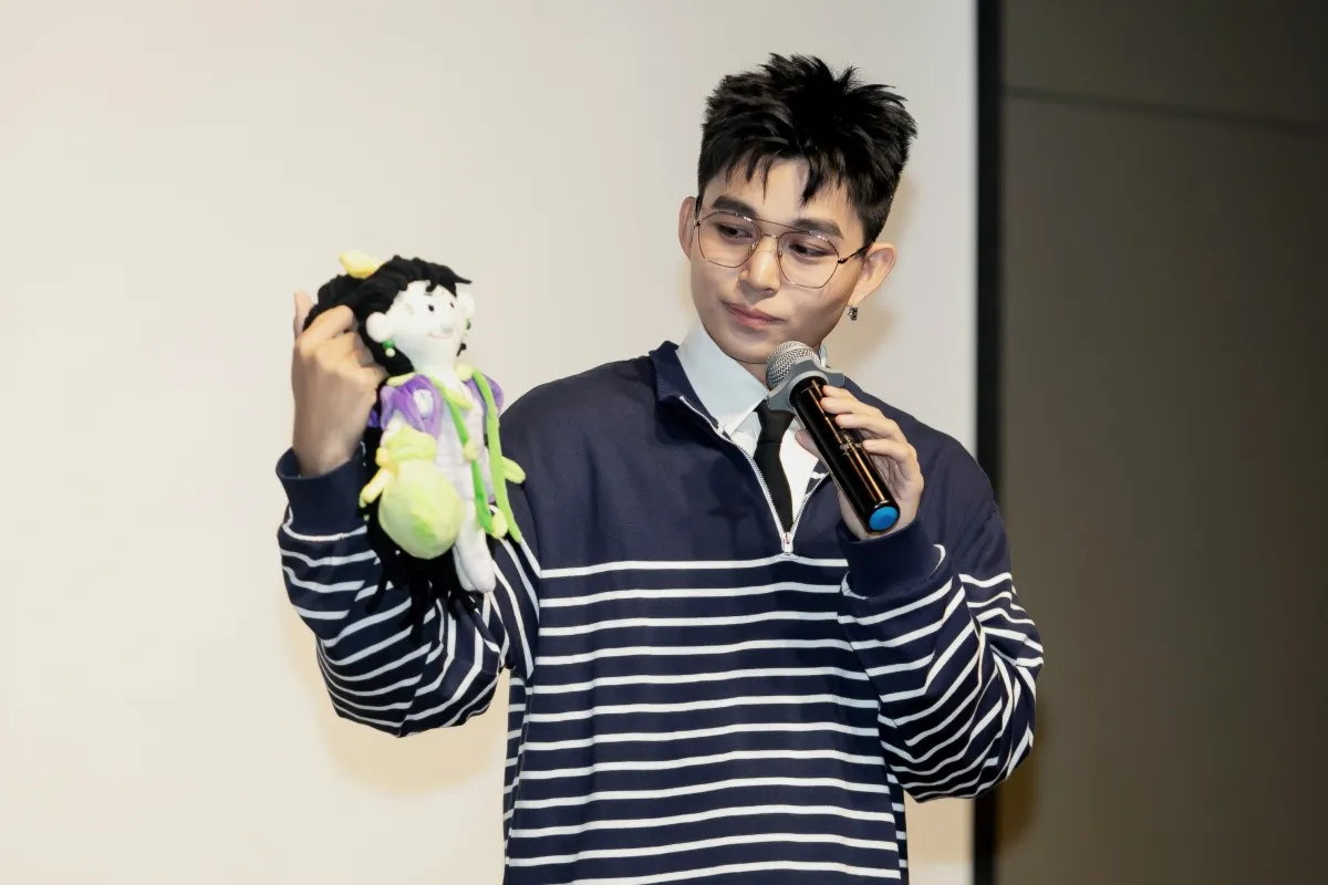 jun-pham-nhac-den-nguoi-bo-da-mat-trong-buoi-ra-mat-sach-du-sao-thi-toi-van-hanh-phuc-8