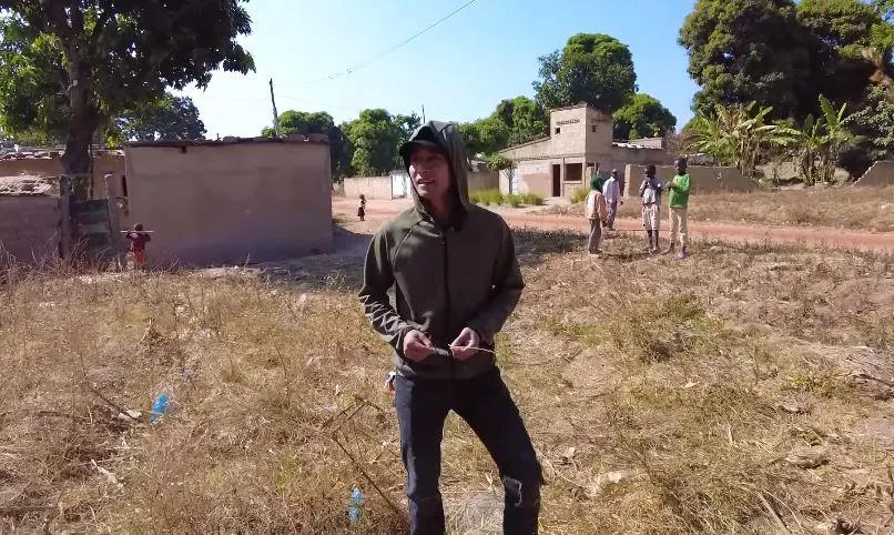 quang-linh-vlog-he-lo-gia-dat-o-chau-phi-re-den-muc-nao-ma-tang-moi-nhan-vien-1-manh-2