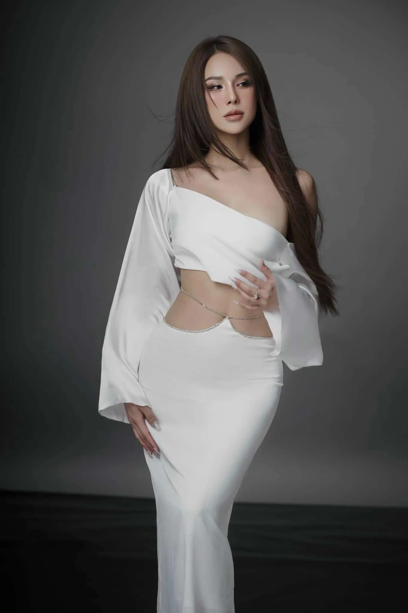 diep-lam-anh-bong-rut-khoi-show-dinh-dam-sau-drama-ly-hon-voi-chong-cu-2