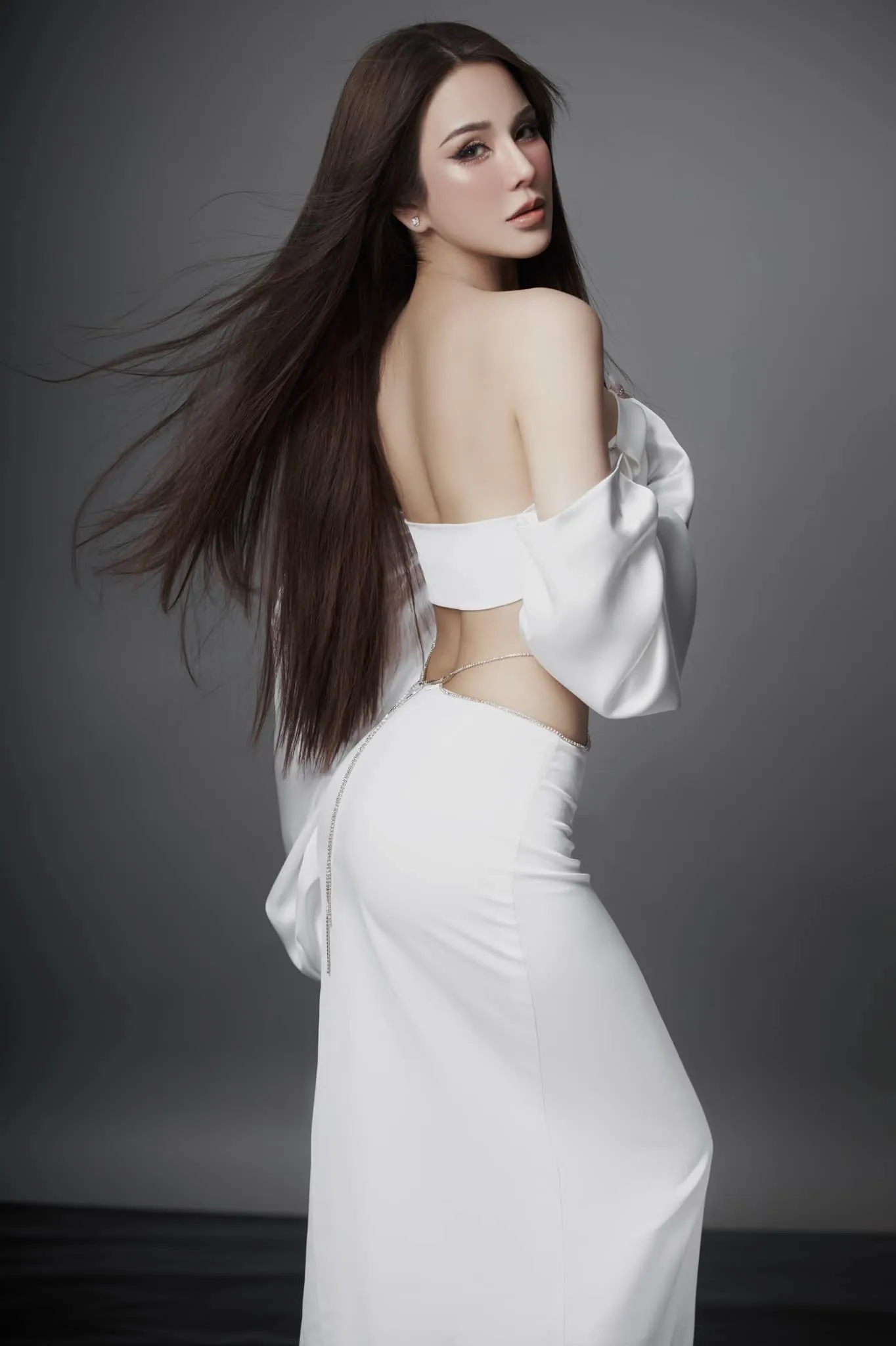 diep-lam-anh-bong-rut-khoi-show-dinh-dam-sau-drama-ly-hon-voi-chong-cu-3