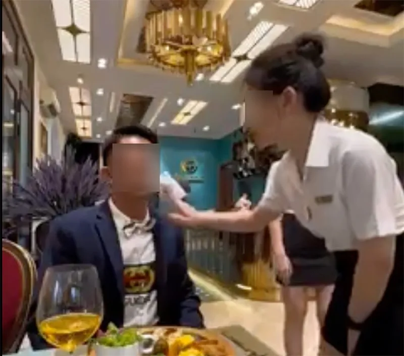 danh-tinh-nha-hang-o-tphcm-lau-mieng-gap-thuc-an-cho-khach-he-lo-su-that-dang-sau-1