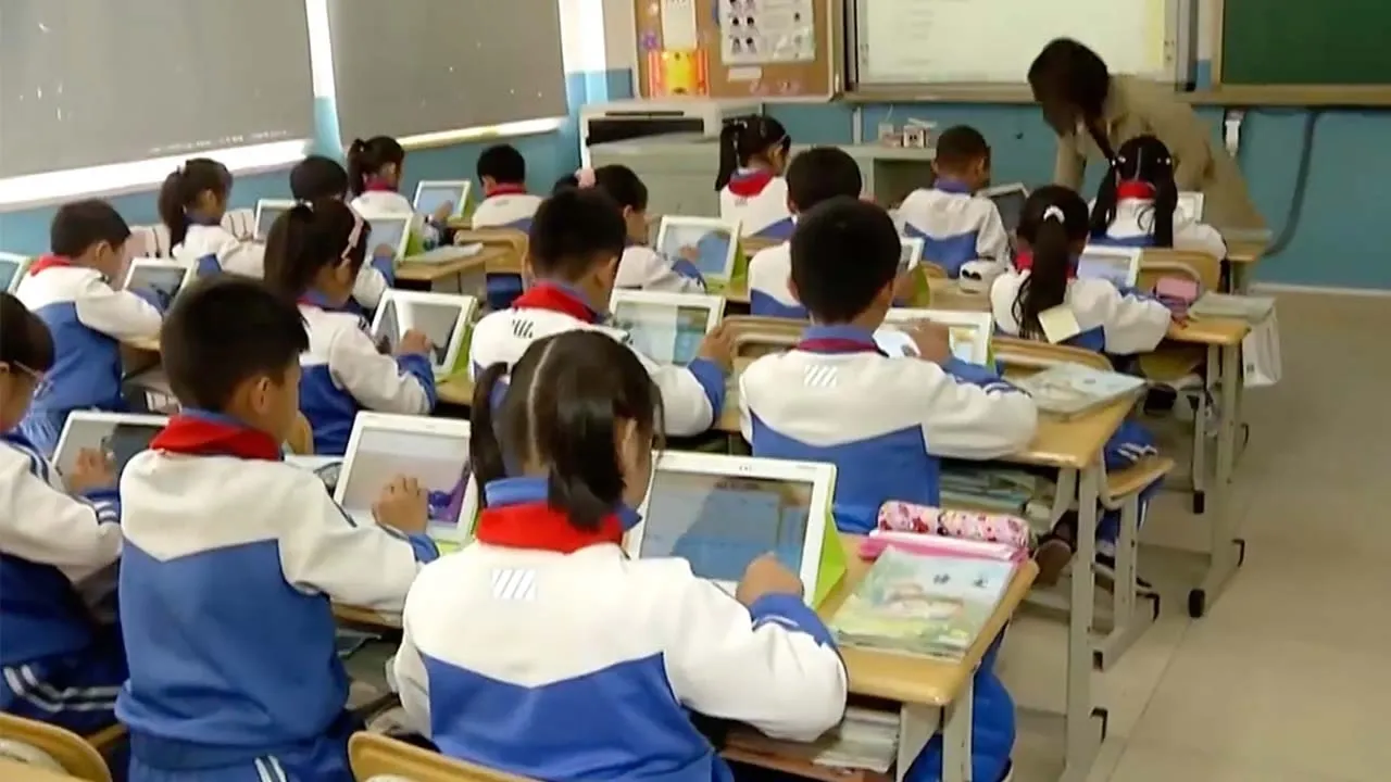 tieng-viet-xuat-hien-1-chu-cai-gay-tranh-cai-phu-huynh-deu-khong-biet-doc-the-nao-cho-dung-4