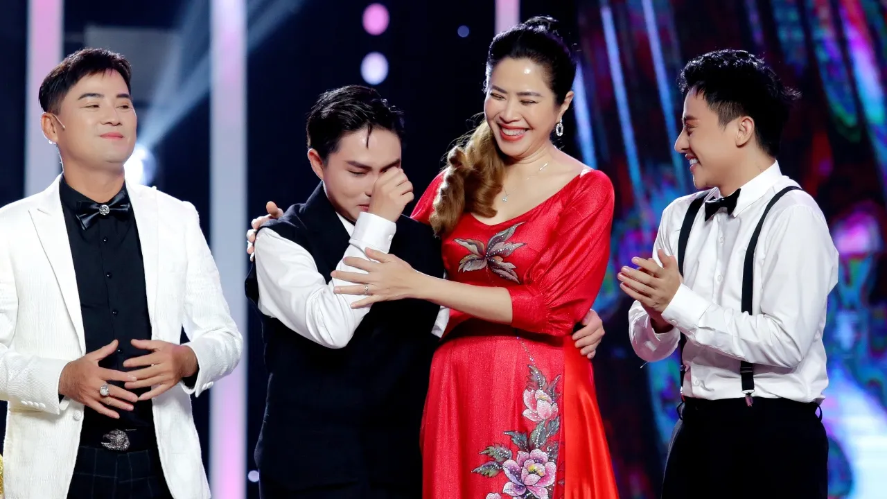 lan-dau-hat-bau-oi-dung-khoc-truong-tran-anh-duy-khien-ngoc-anh-va-che-thanh-xuc-dong-1