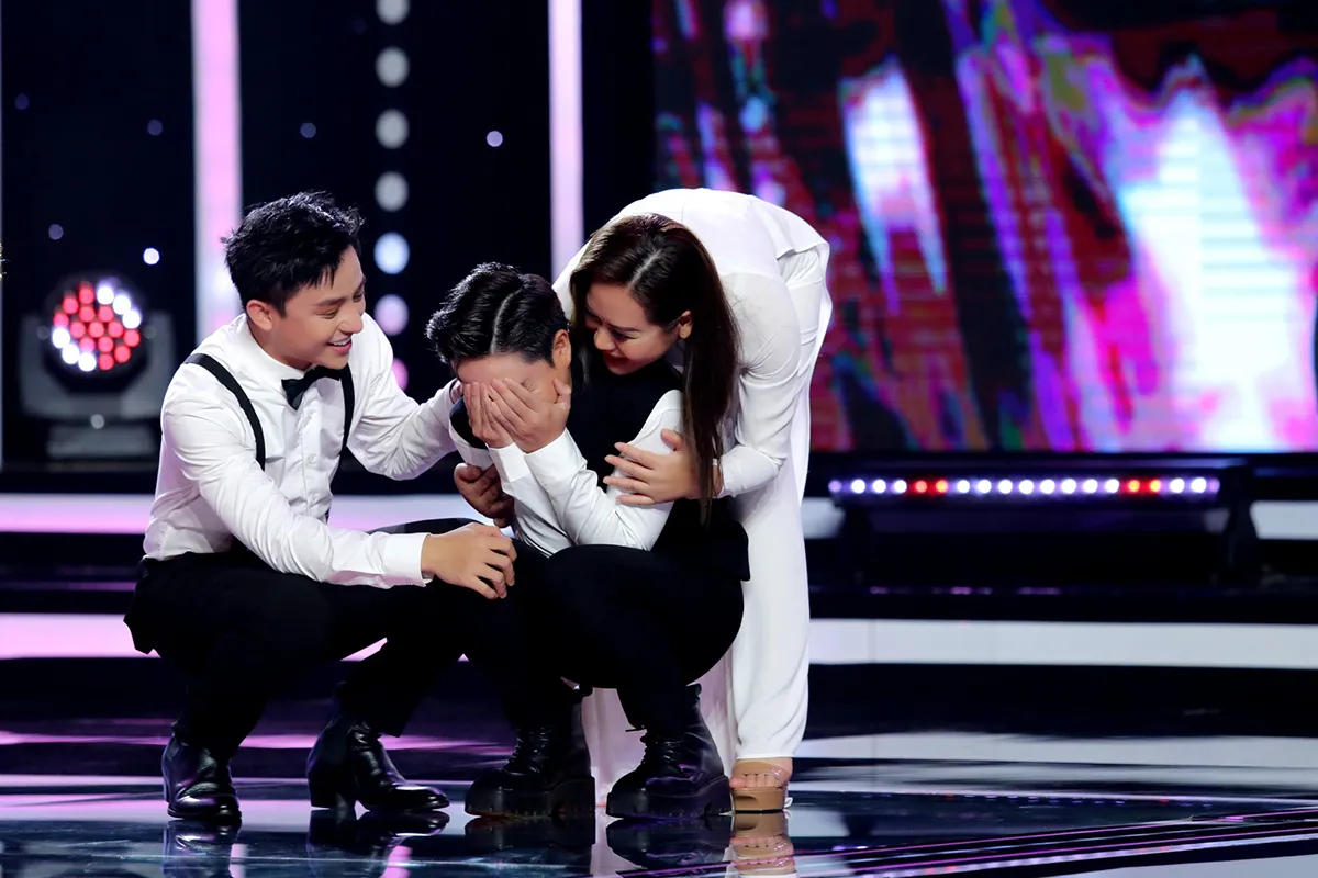 lan-dau-hat-bau-oi-dung-khoc-truong-tran-anh-duy-khien-ngoc-anh-va-che-thanh-xuc-dong-5