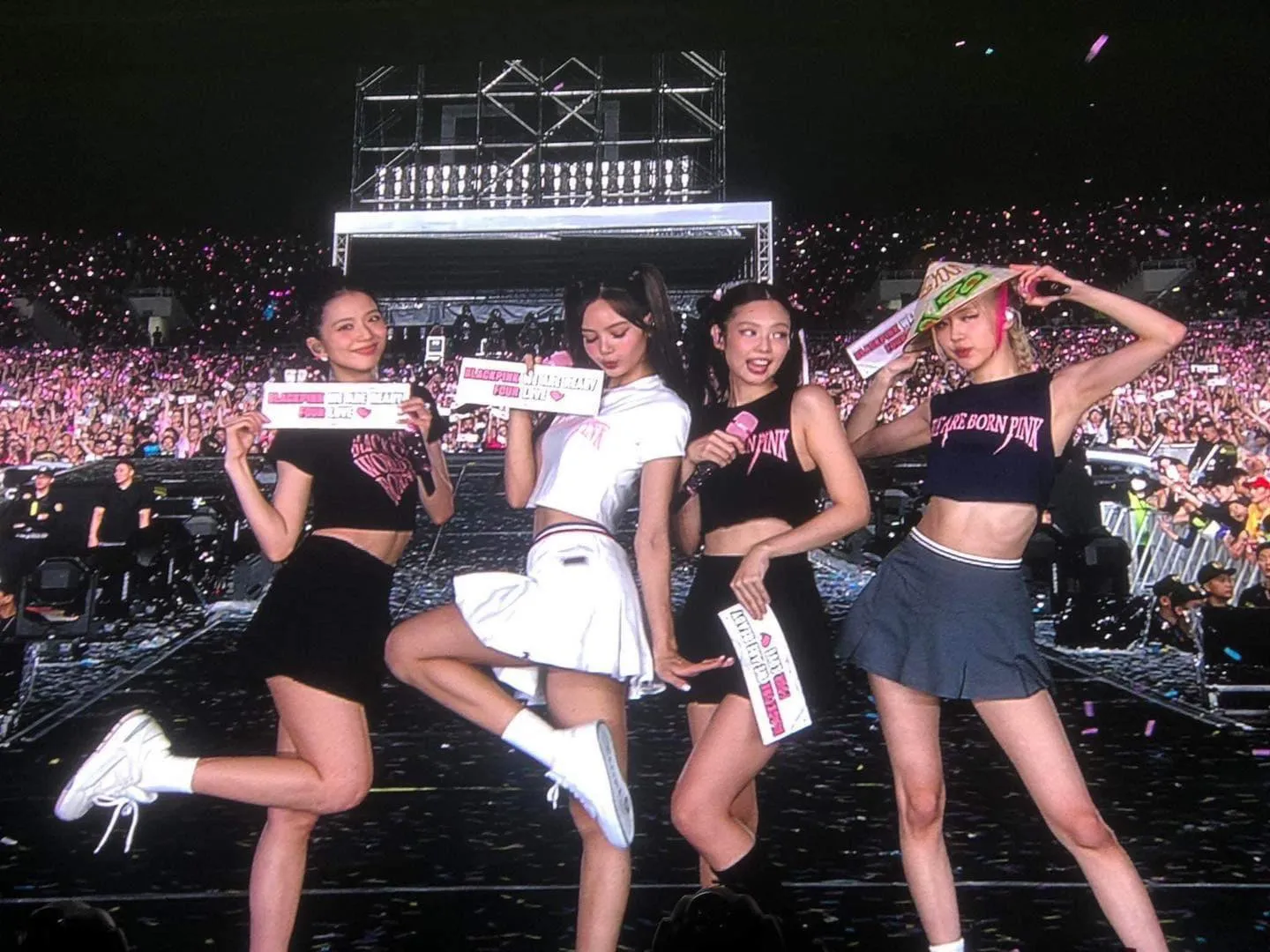 2-cau-hat-ky-la-vang-len-trong-concert-blackpink-khien-fan-quoc-te-truy-lung-2