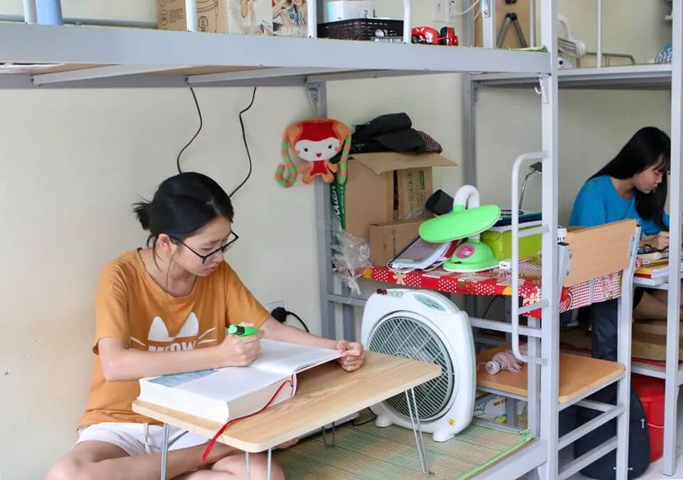 6-doi-tuong-duoc-mien-giam-phi-ky-tuc-xa-dai-hoc-quoc-gia-tphcm-2023-2