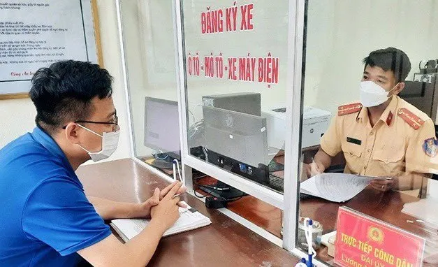 tu-nam-2023-nguoi-dan-ban-xe-phai-giu-lai-2-thu-quan-trong-neu-khong-se-khong-the-dang-ky-xe-moi-1