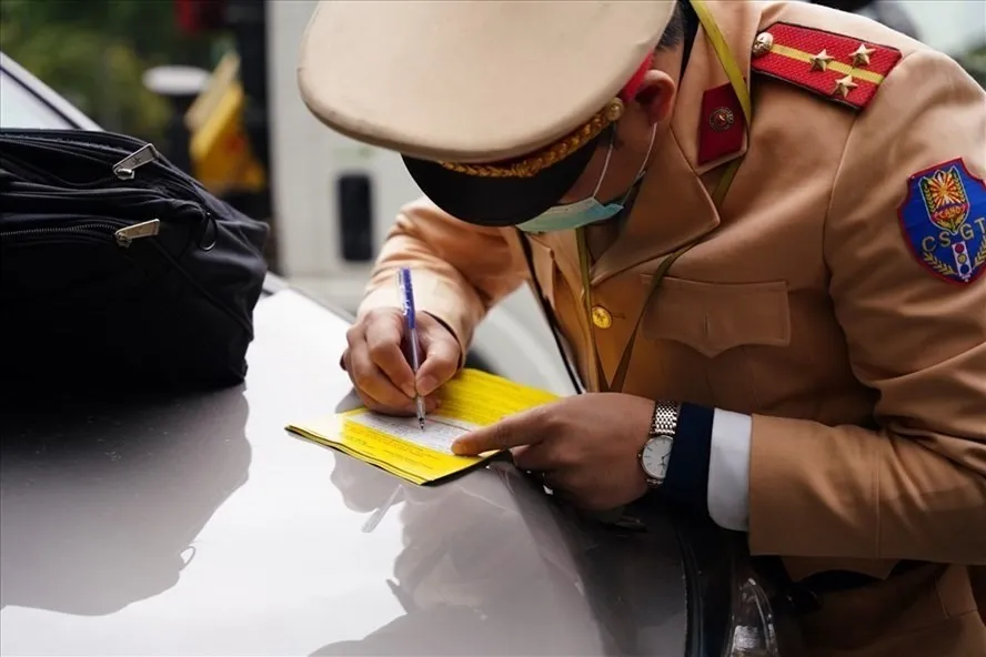 nam-2023-chi-co-1-truong-hop-duy-nhat-ban-xe-khong-can-phai-thu-lai-bien-so-nguoi-dan-luu-y-1