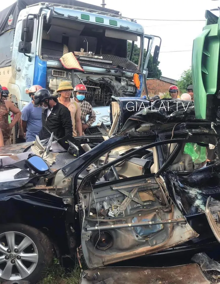 va-cham-giao-thong-khien-3-thanh-vien-clb-hagl-ra-di-co-1-tien-dao-khong-qua-khoi-1