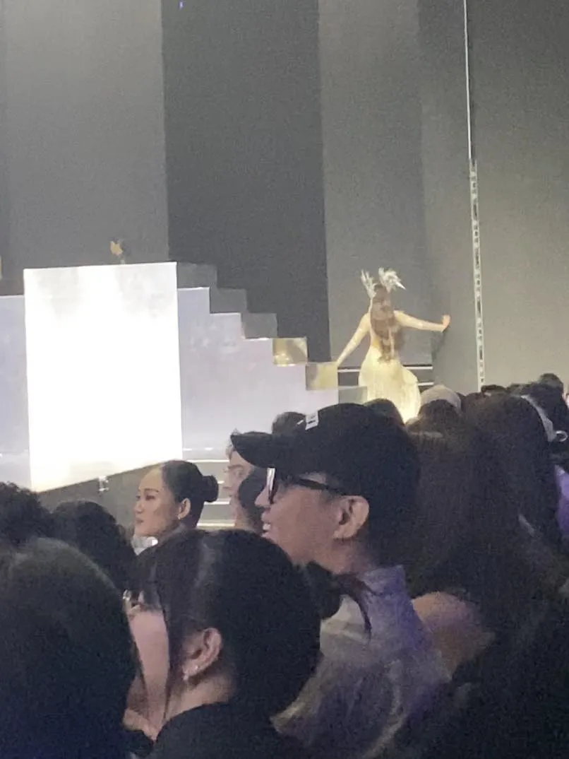 anh-thu-te-nga-tren-san-khau-the-face-vietnam-2