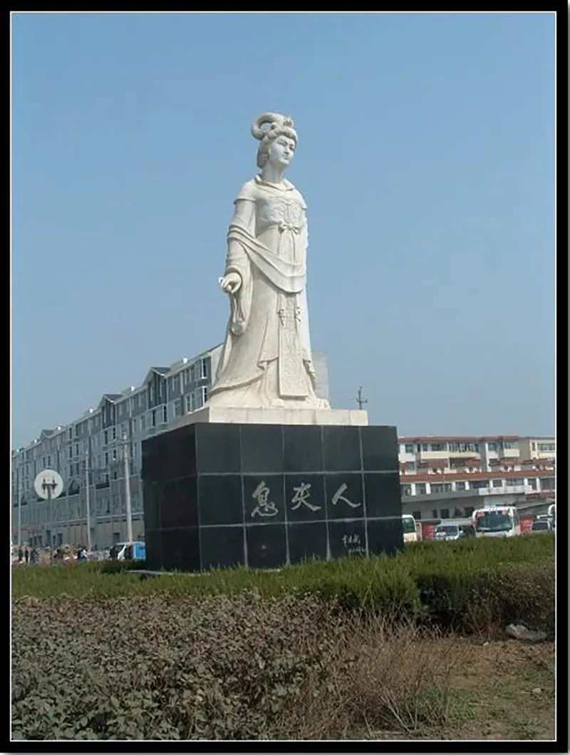 mot-huyen-khong-doi-ten-suot-2700-nam-chi-vi-mot-my-nu-co-nhan-sac-sanh-ngang-tay-thi-2