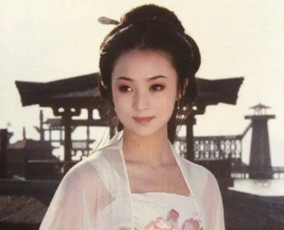 mot-huyen-khong-doi-ten-suot-2700-nam-chi-vi-mot-my-nu-co-nhan-sac-sanh-ngang-tay-thi-4